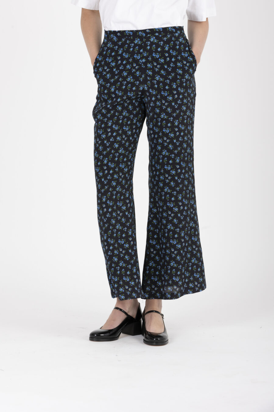 ditsy-floral-black-pants